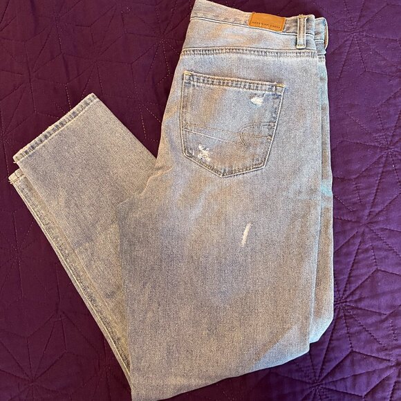 American Eagle Outfitters - High-Rise Straight-Leg Distressed Jeans - Picture 7 of 7